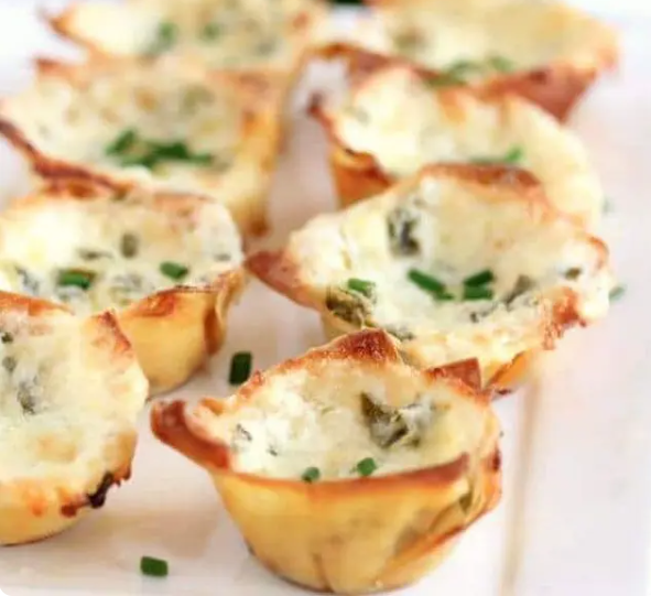 Tazas de wonton con queso y chile verde Hatch
