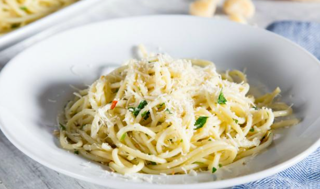 Spaghetti with Garlic and Green Chile Olive Oil